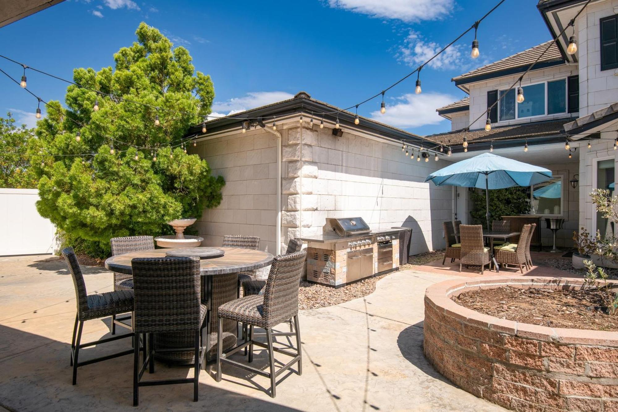 Grand Contento By Avantstay Extraordinary Estate W Pool Hot Tub Movie Room Temecula Exterior photo