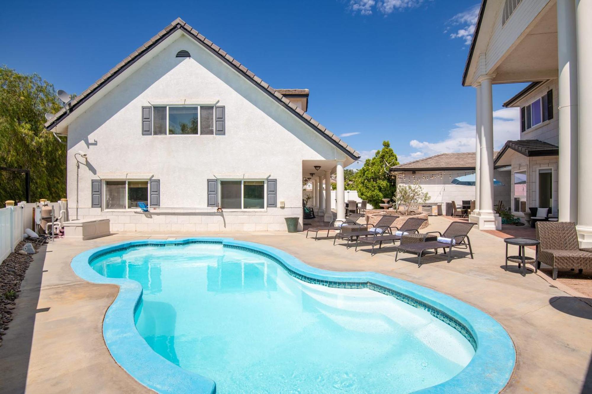 Grand Contento By Avantstay Extraordinary Estate W Pool Hot Tub Movie Room Temecula Exterior photo