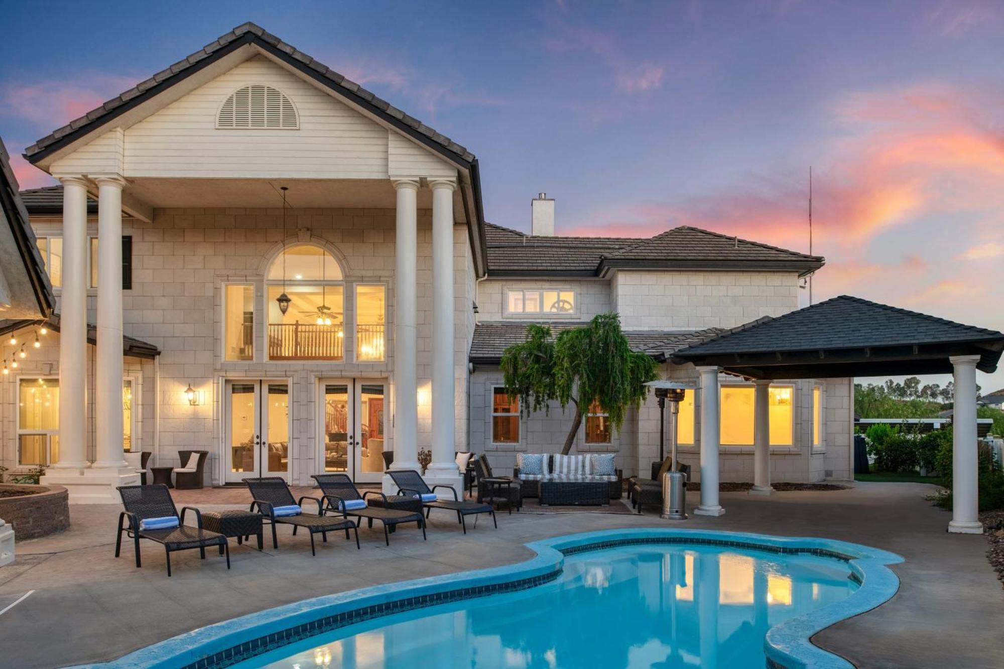 Grand Contento By Avantstay Extraordinary Estate W Pool Hot Tub Movie Room Temecula Exterior photo